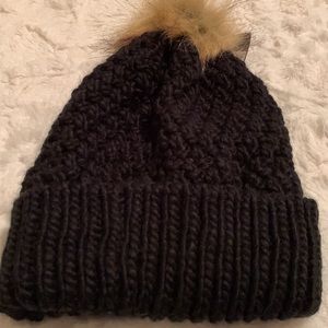 NWT Eddie Bauer Cabin Knit Faux Fur Pom Beanie
